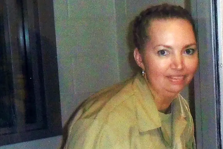 Judge delays execution of woman for NW Missouri murder