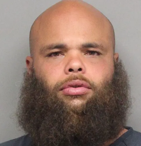 Officers arrest man with machete in Lincoln Walmart