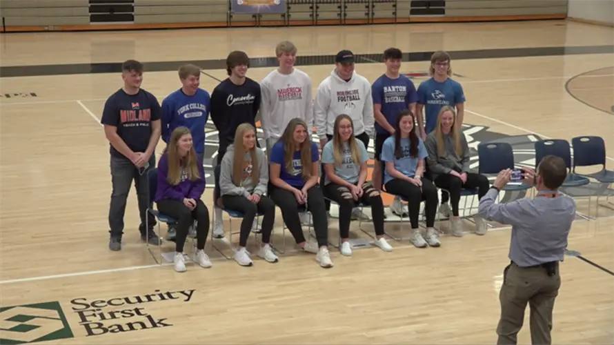13 Beatrice seniors sign to play college sports