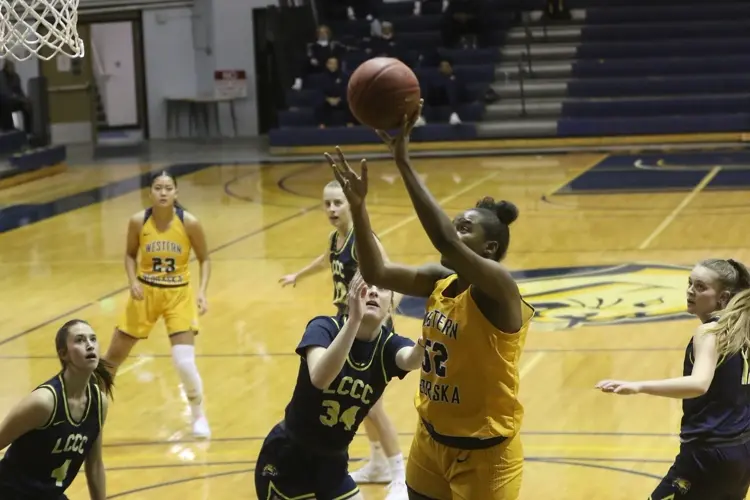 WNCC women run by LCCC
