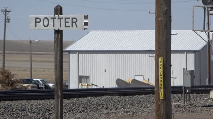 Potter residents raise concerns after stopped trains block tracks