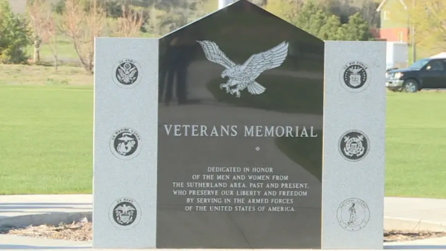 Sutherland unveils a veterans memorial in Anchor Park