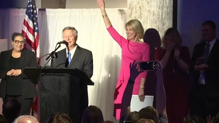 Heineman fuels talk of governor's run