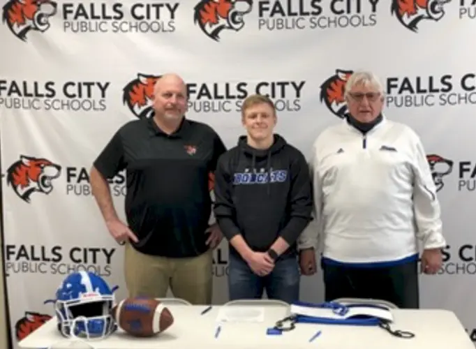 Jayden Kreifels Signs with Peru State Football