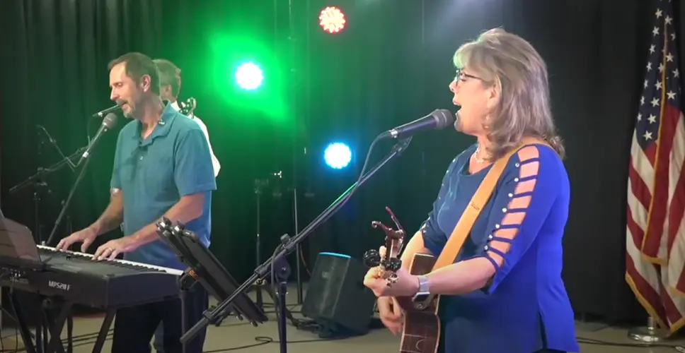 Julie and Mike Couch - Quarantine Tonight - 06/07/21