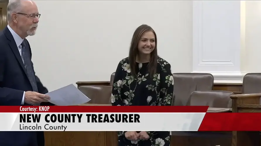 New Lincoln County Treasurer, Maxwell native, sworn in