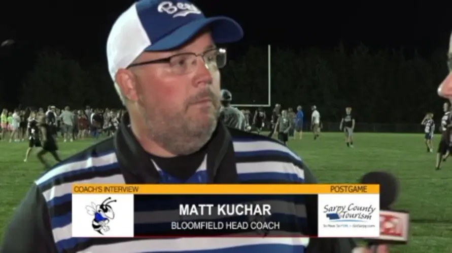 Bloomfield Blows Out Bulldogs in 1st Round