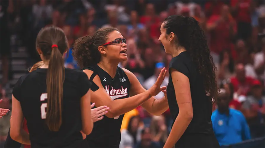No. 1 Nebraska reverse sweeps No. 7 Kentucky