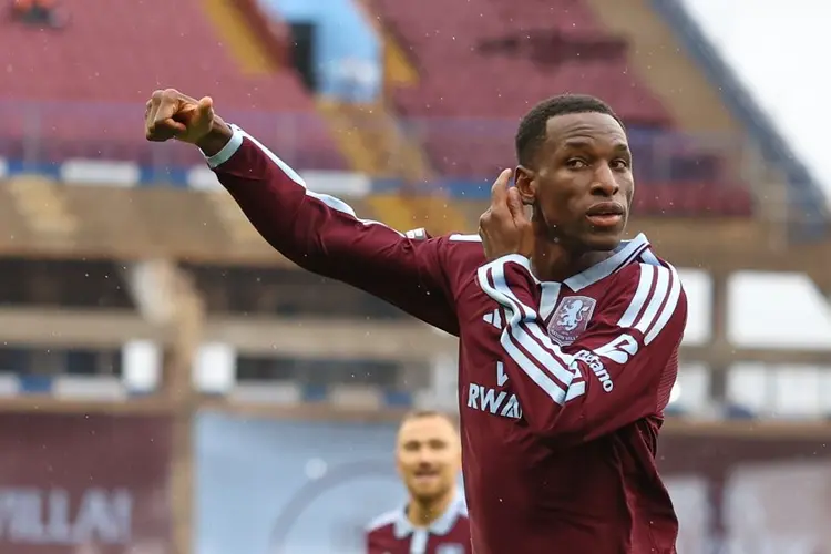 Man City falls at Aston Villa and Arsenal moves level on top of the Premier League