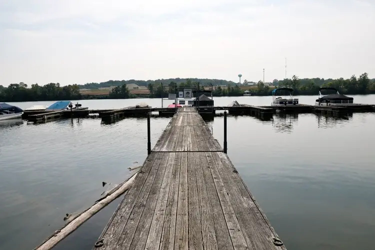 5 dead in attempt to save a struggling swimmer in an Ohio river, sheriff says