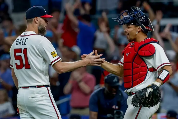 Chris Sale strikes out 11 in 5-hit shutout as Braves beat Yamamoto and Dodgers 1-0 for 3-game sweep