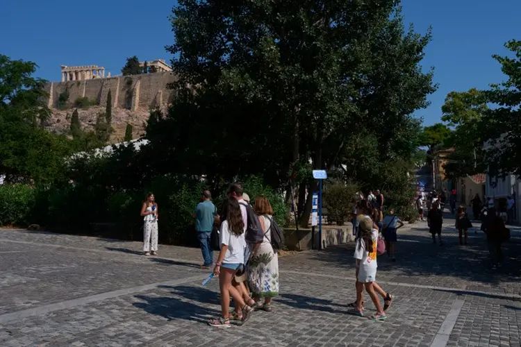 Man stabs and wounds tourists near the Acropolis in Athens, Greece