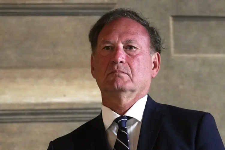 Justice Samuel Alito confirms he's staying on the Supreme Court for another term