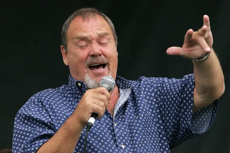 David Clayton-Thomas, powerhouse lead singer of Blood, Sweat & Tears, dies at 84