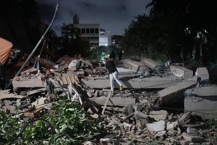 Back-to-back powerful earthquakes hit Venezuela, causing widespread damage