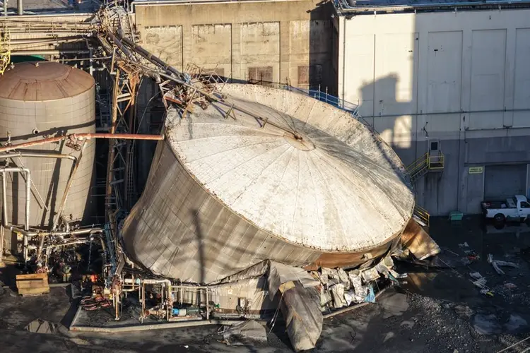 9 missing after Washington paper mill tank implosion and officials say there's no hope of survivors