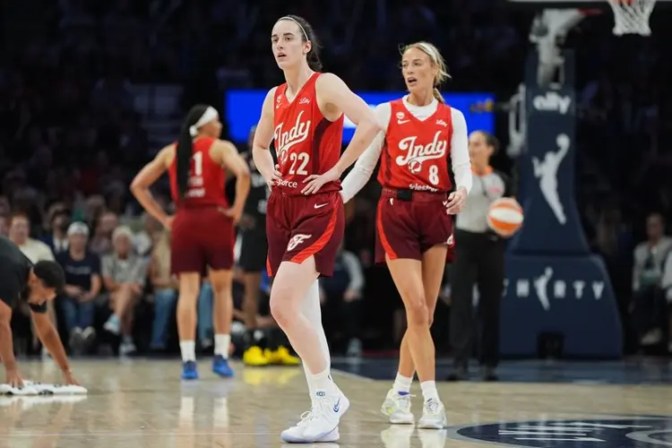 Gray hits buzzer-beating 3s after Clark's mistakes to lift Aces past Fever 86-84 in OT