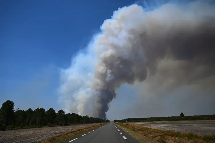 France orders 4,000 more evacuated as fires displace a third of a million across southwest Europe