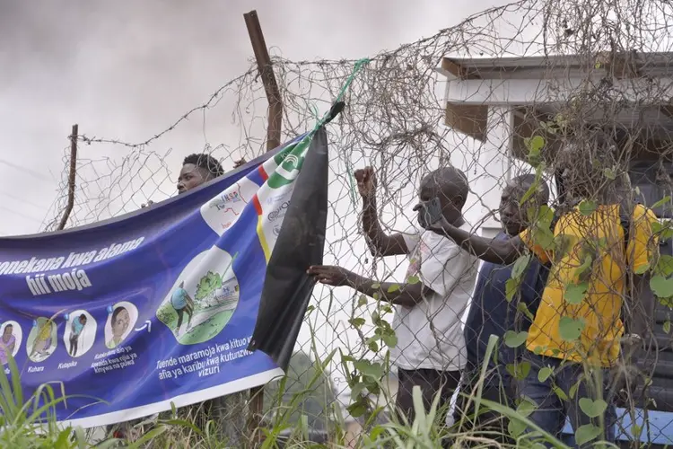 Dozens at an Ebola treatment center in Congo strike over unpaid salaries and bonuses