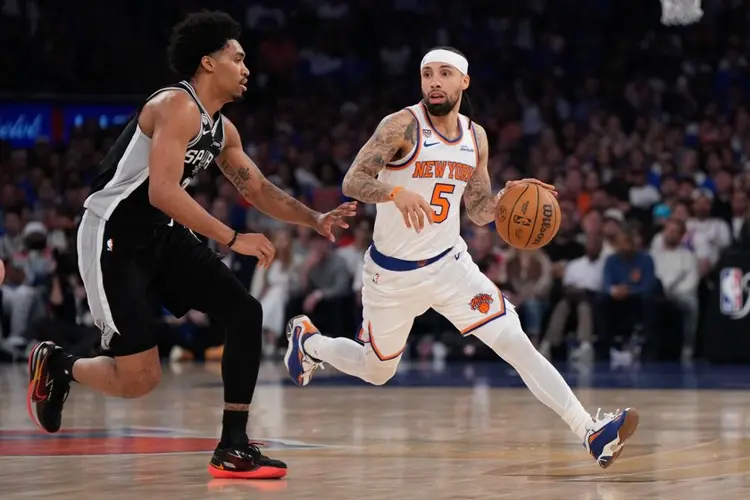 Jose Alvarado will return to the Knicks on a multiyear deal, AP source says