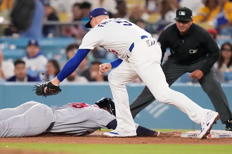 Teoscar Hernández delivers a dramatic 9th-inning walk-off double as Dodgers top Cardinals