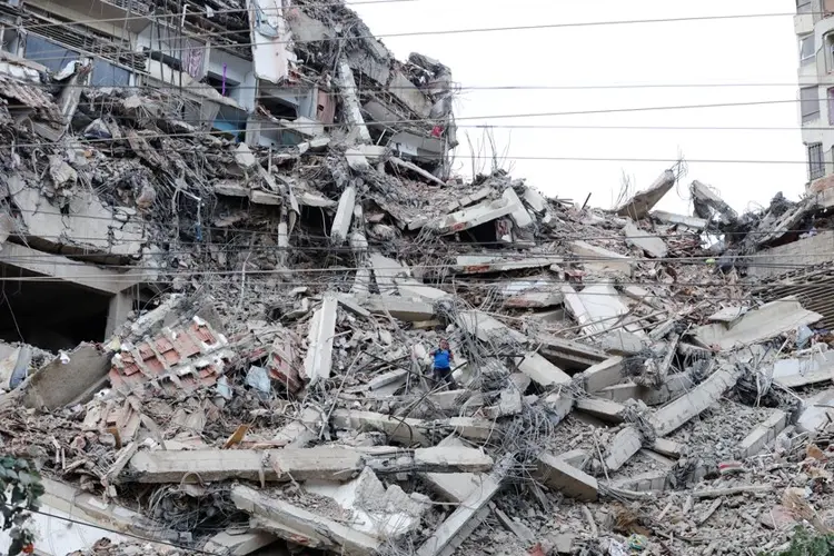 Leaders and celebrities react after powerful quakes hit Venezuela