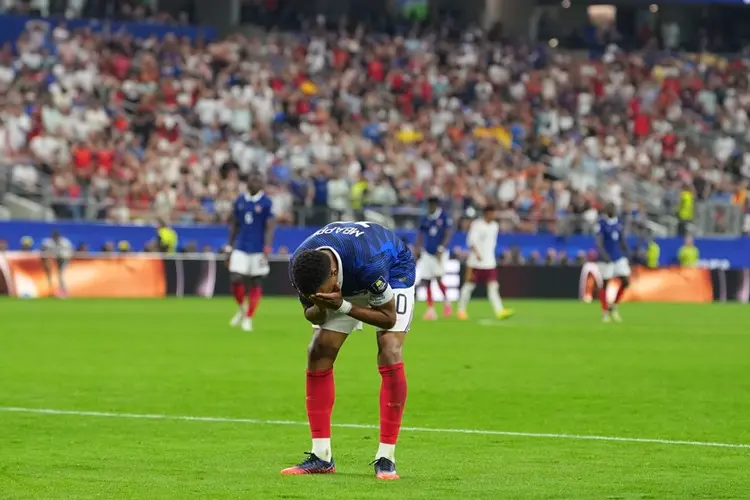 Kylian Mbappé denied a 3rd straight World Cup final but remains in Golden Boot mix with Messi