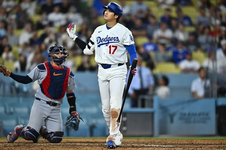 Dave Roberts to consult trainers and Shohei Ohtani, weighing a day off after 4-strikeout game