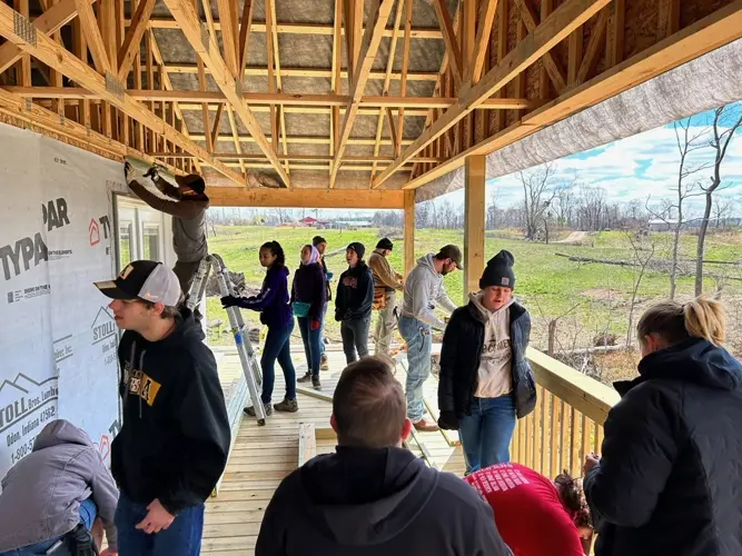 UNK students spend spring break in Kentucky rebuilding home
