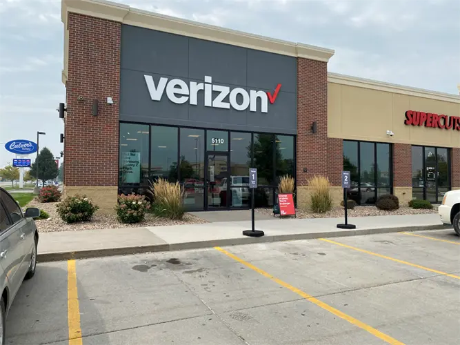 Missouri trio suspected of burglaries at Kearney and Grand Island Verizon stores