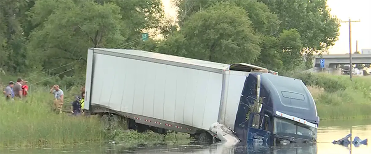 Missouri man dies after crashing into lake near Grand Island