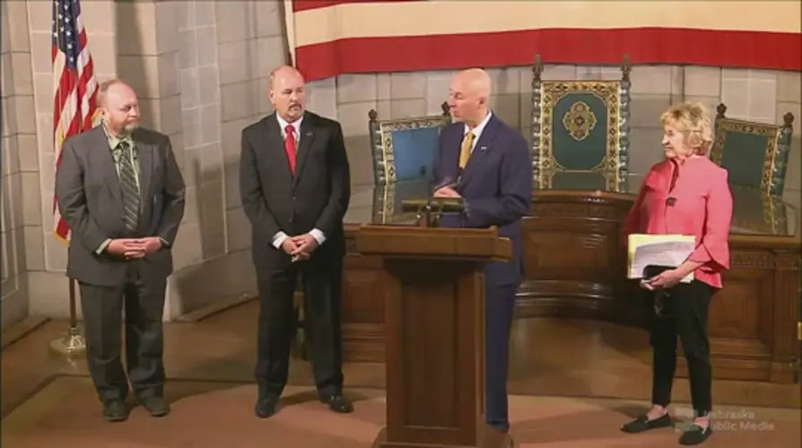 Ricketts doubles down on big spending plans, tax cuts