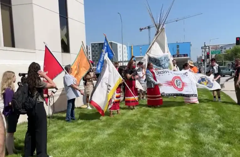 Protestors take down teepees, walk to Lincoln City Hall