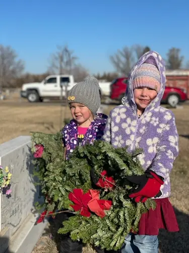 More than 600 wreaths placed in Valentine area to honor veterans, service members