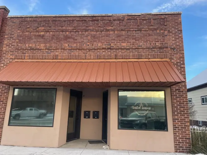 Sip and style: Valentine salon gets green light for liquor license