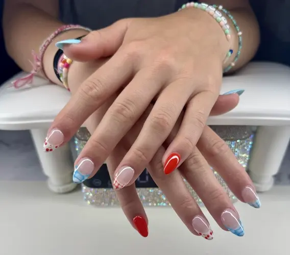 New nail salon opens in Valentine