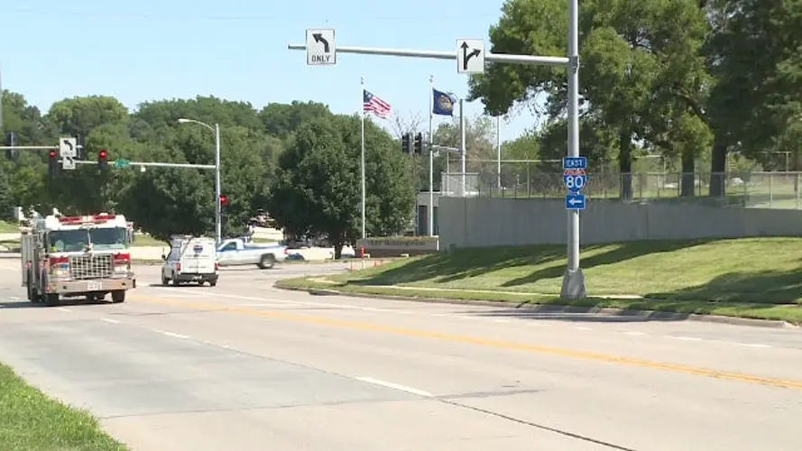 Governor, Mayor at Odds on Seat Belt, Texting Laws