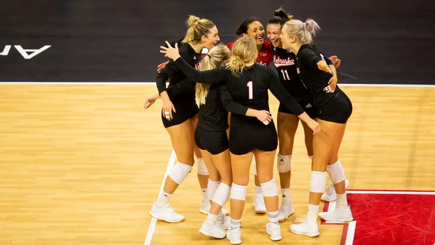 Huskers Pick Up Another Road Win, Sweeping Northwestern