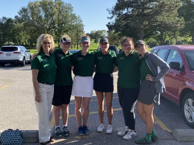Syracuse squeezes into state golf tournament