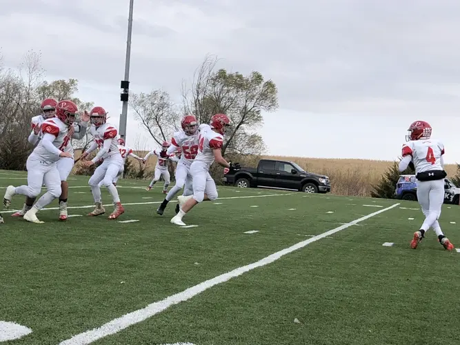 Ground attack carries Plainview to D2 quarterfinals on blustery night in Johnson