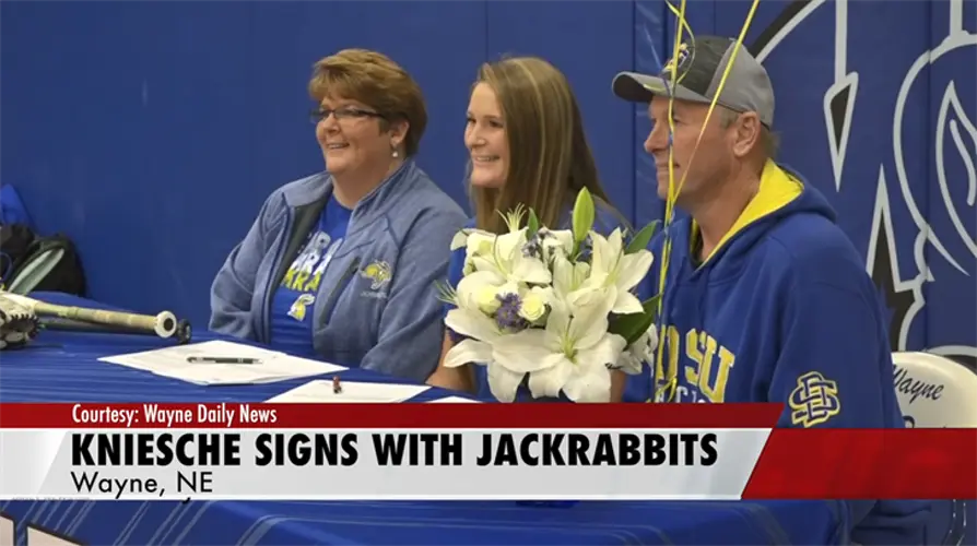 Tori Kniesche Signs With South Dakota State