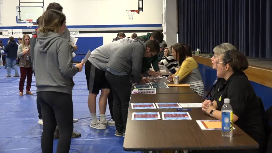 Students learn more about expenses, budgets at Twin River finance fair
