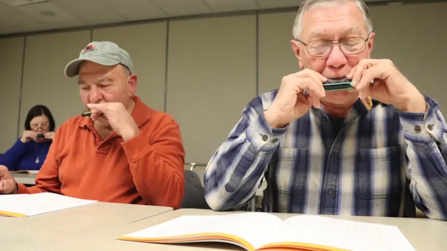 Columbus hospital says harmonicas can help those with breathing problems