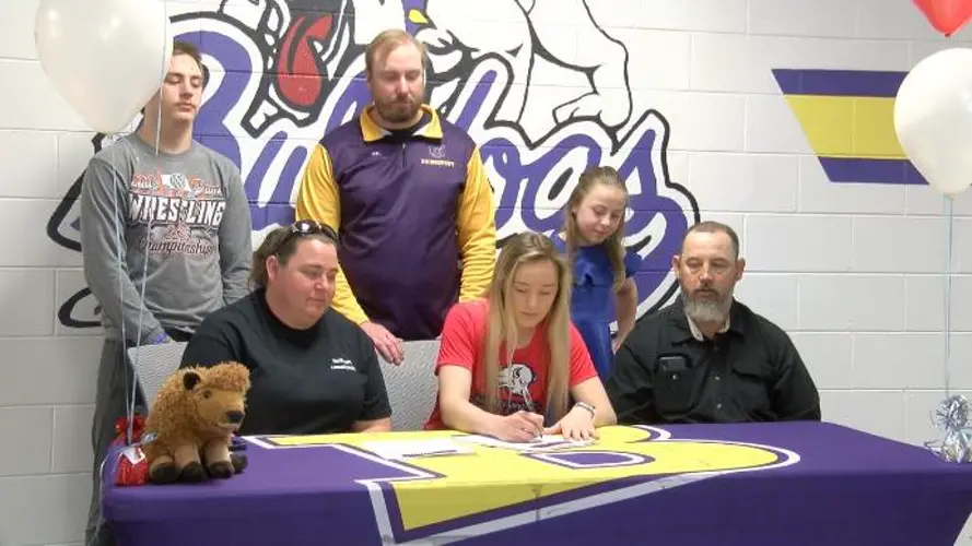Bridgeport wrestler Jerzie Menke signs with Dixie State