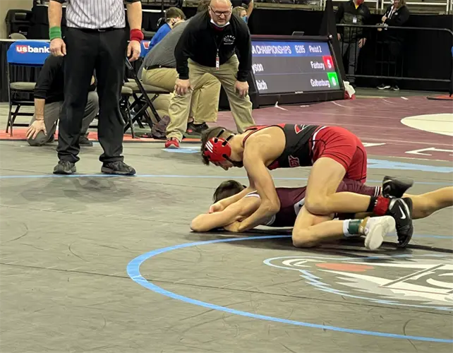 Two Sidney wrestlers advance to semifinals at state wrestling championships