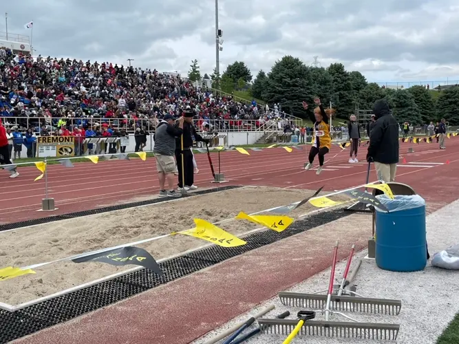 Richardson and Lee jump to the top at the Nebraska State Track Meet