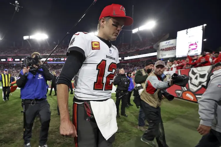 ESPN: Brady retiring at age 44, winner of 7 Super Bowls