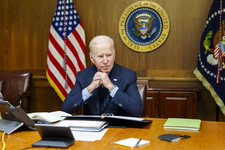 Biden signs executive order to protect travel for abortion