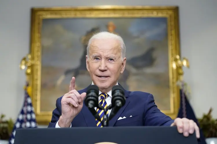 Biden signs order on abortion access