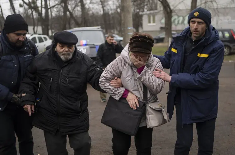 Scammers targeting people who want to help Ukraine through social media